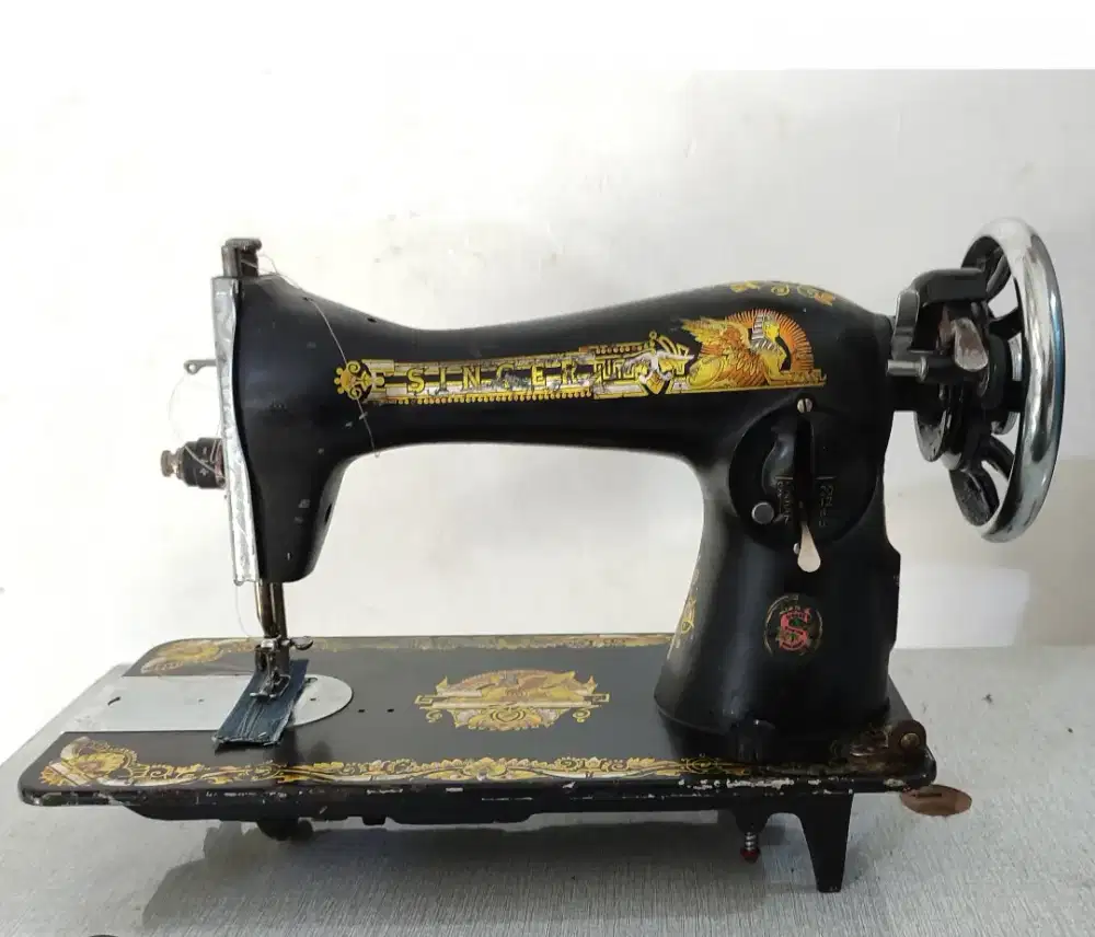 Jual cepat mesin jahit lengkap sama dinamo merk butterfly