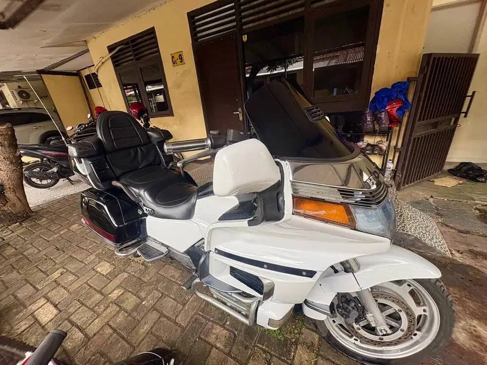 Dijual Cepat !! Motor Honda Goldwing 1500cc Seken