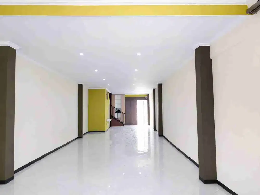 Dijual Ruko 3 Lantai Lokasi Strategis dan Ramai Siap Pakai di Antapani