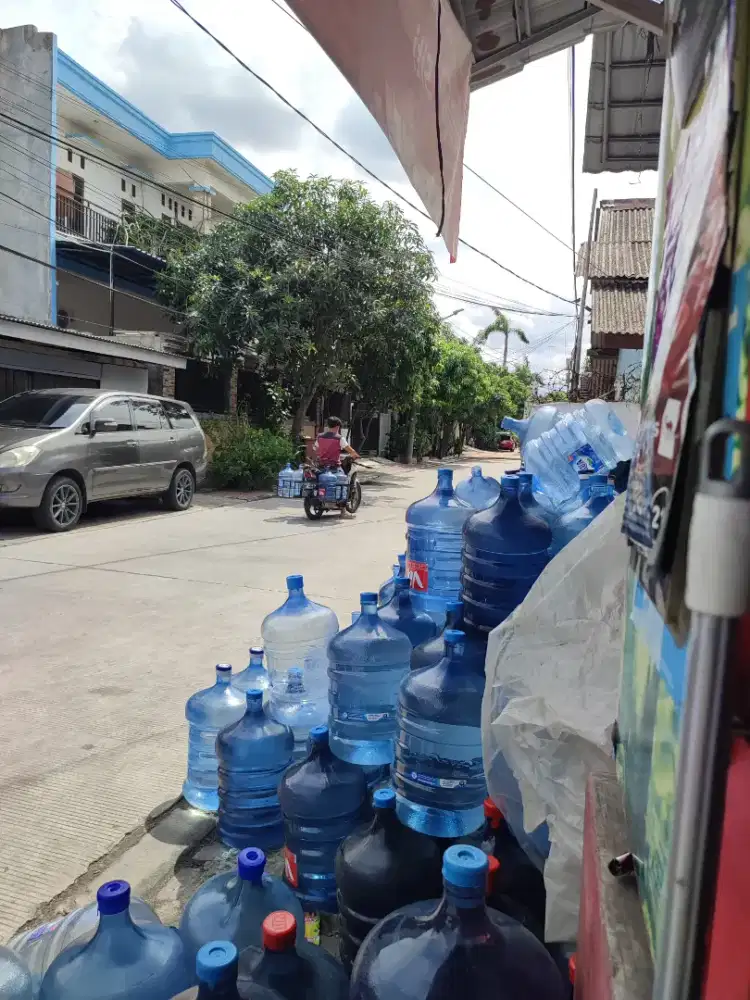 Jadi tukang angkat air