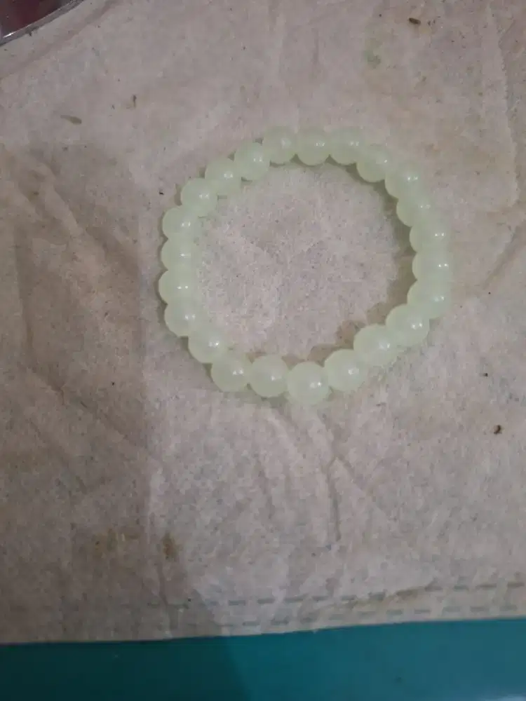 Gelang perhiasan 
Gelang batu giok 
Limited edition 
Barang terawat 
P