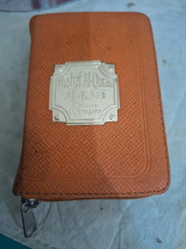 Buku mushaf Al-Qur'an 
Al-kafi warna orange 
Limited edition 
Barang t