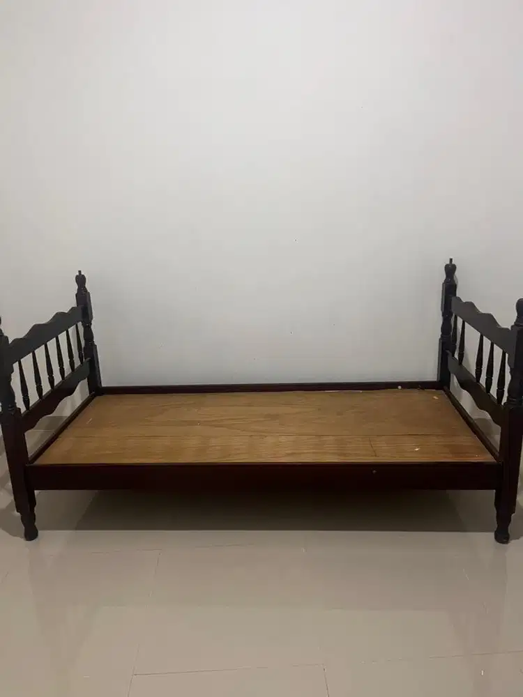 TEMPAT TIDUR TINGKAT
