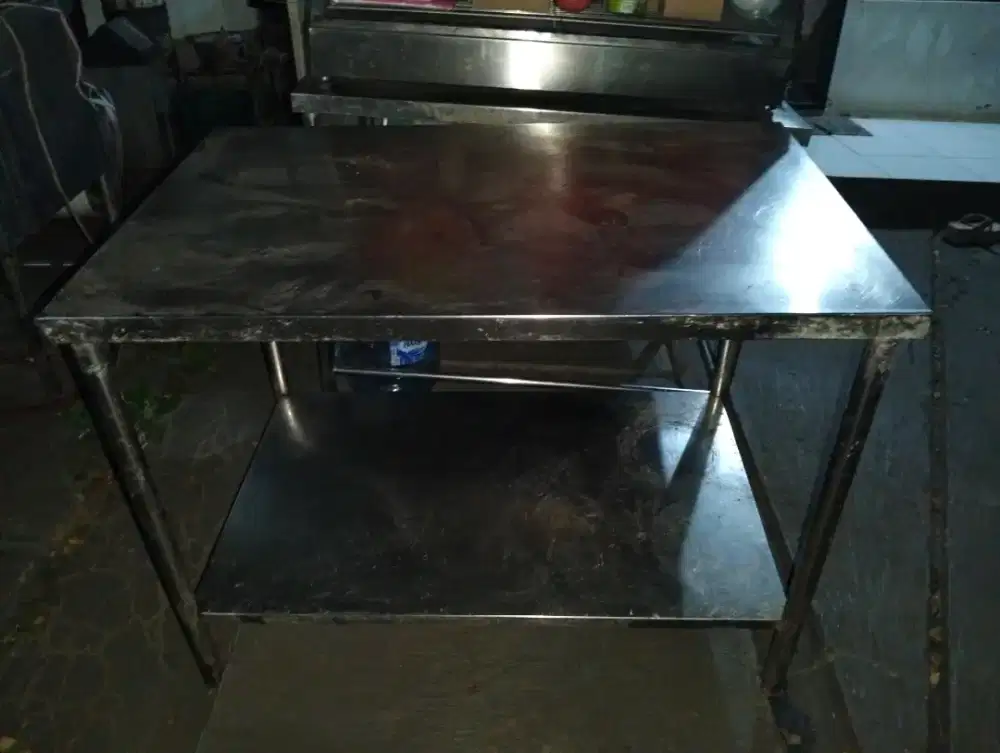 Meja olah fried chicken stenlis