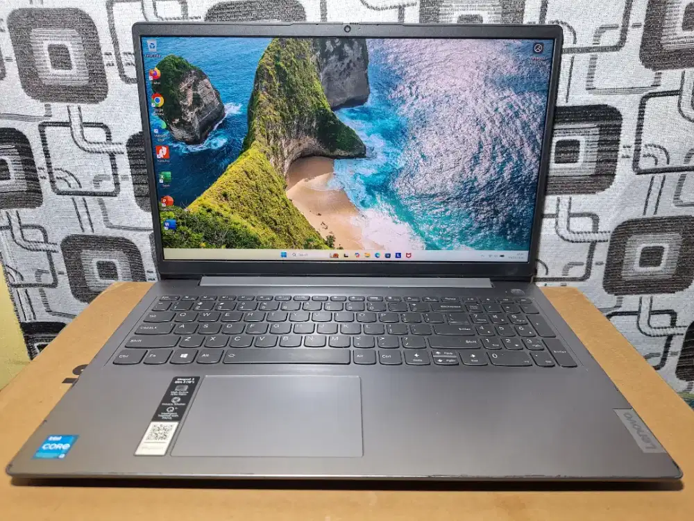 Laptop Lenovo Core i3 gen 11 SSD 512gb keyboard nyala siap pakai