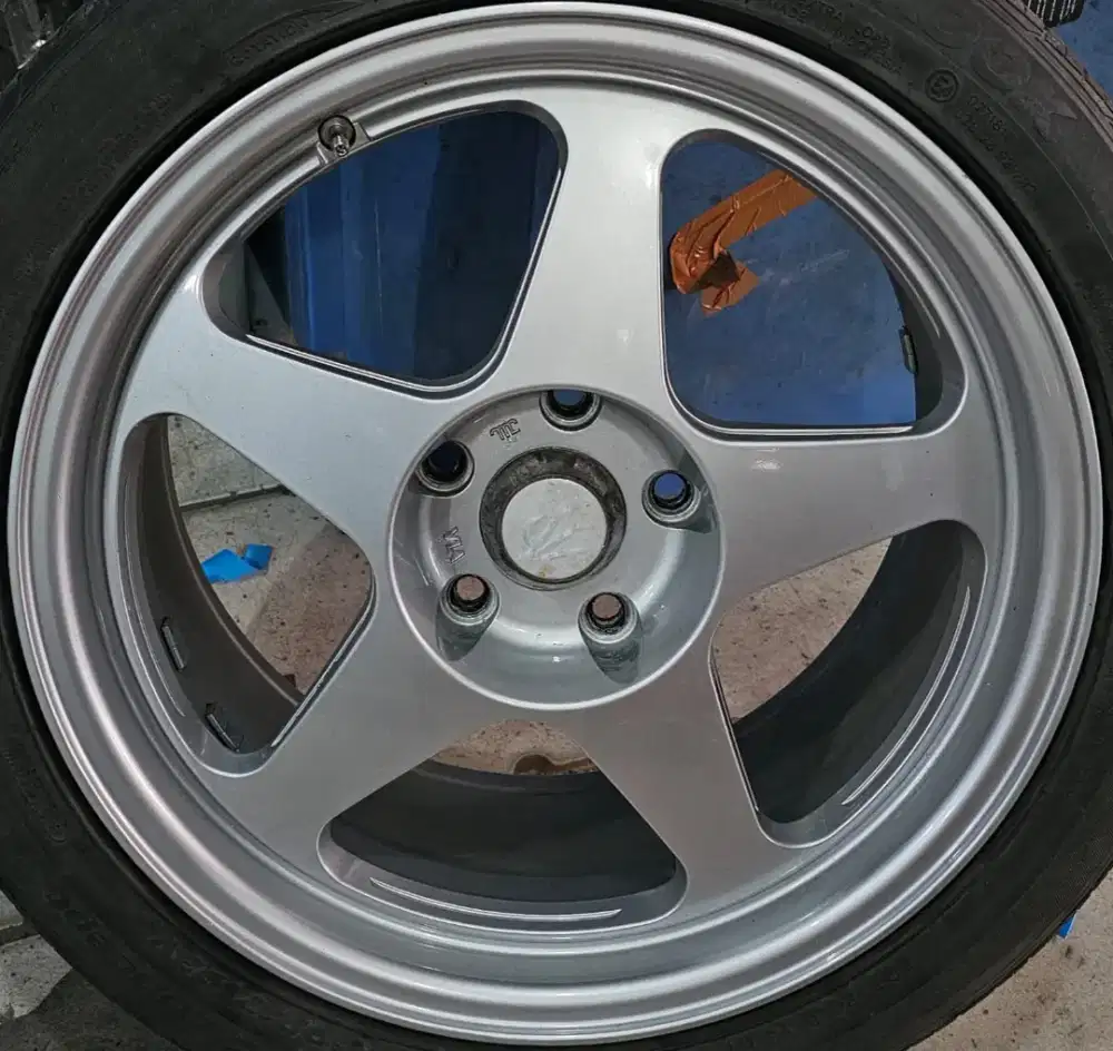 Velg Regamaster Desmond R17 PCD5x114.3 Silver, Lebar 8 ET 38. 4pcs