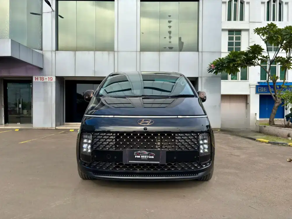 Hyundai Staria Signature Diesel 9Seat 2022 AT 2.2, Km 38Ribu