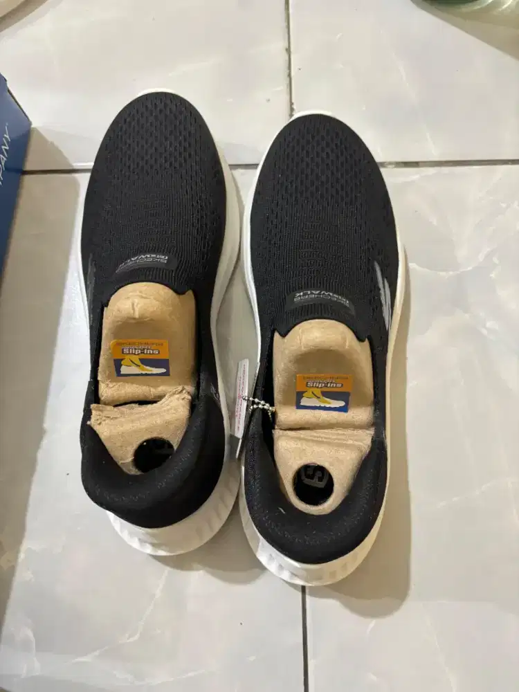 Dijual sepatu skecher wanita