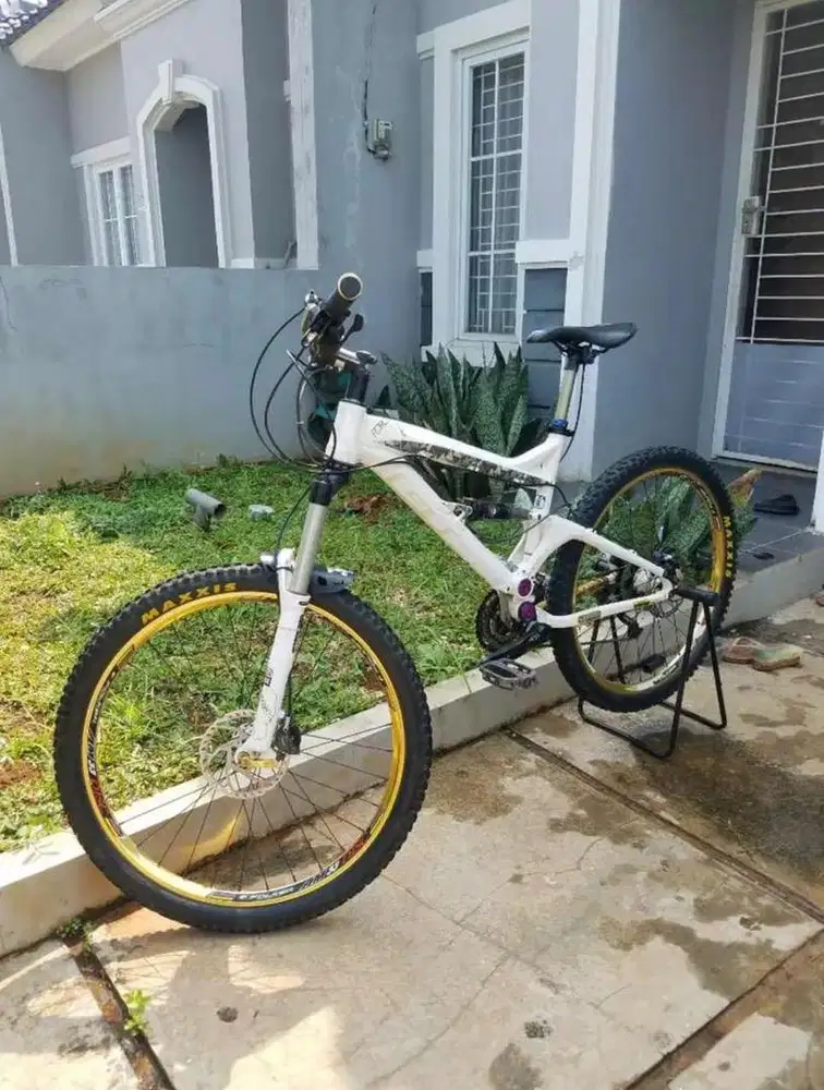 Sepeda MTB GT Force 3.0 A.M Putih Mutiara (Size S)