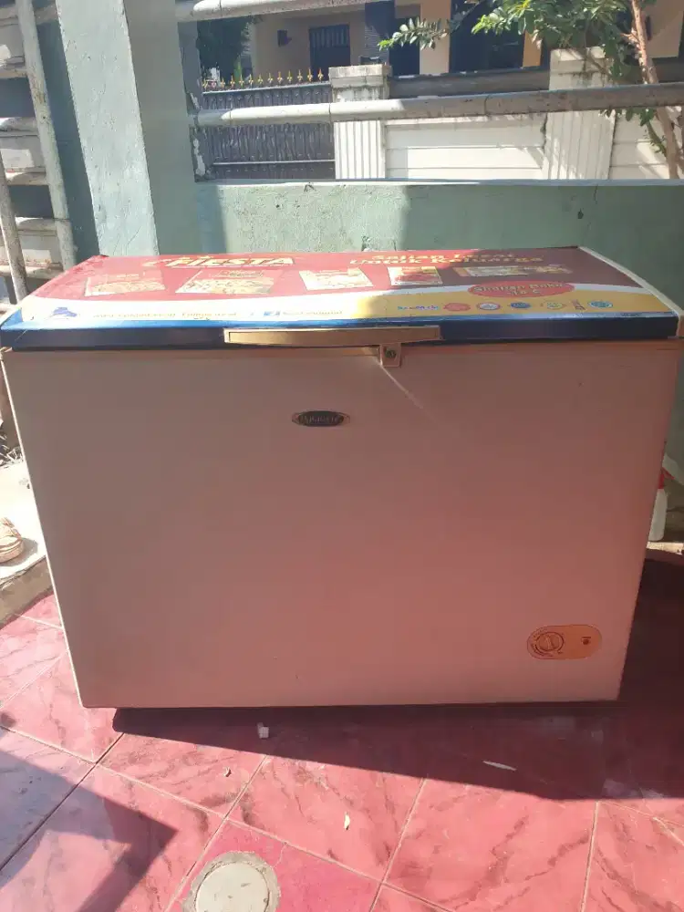 Di jual frizeer boox 300 liter