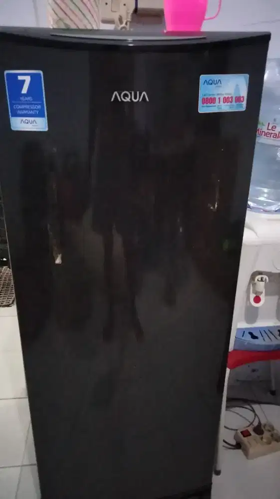 Kulkas seken merk aqua