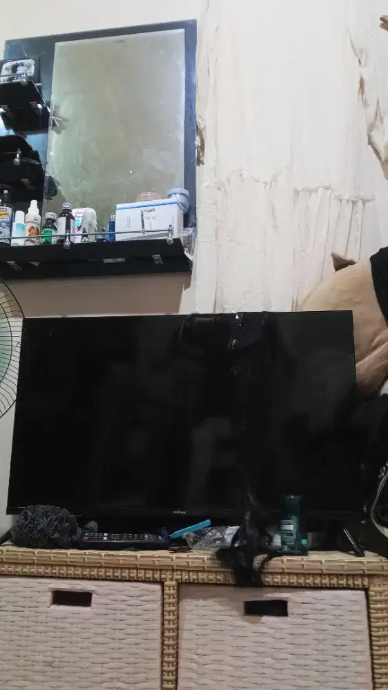 Televisi merk advance