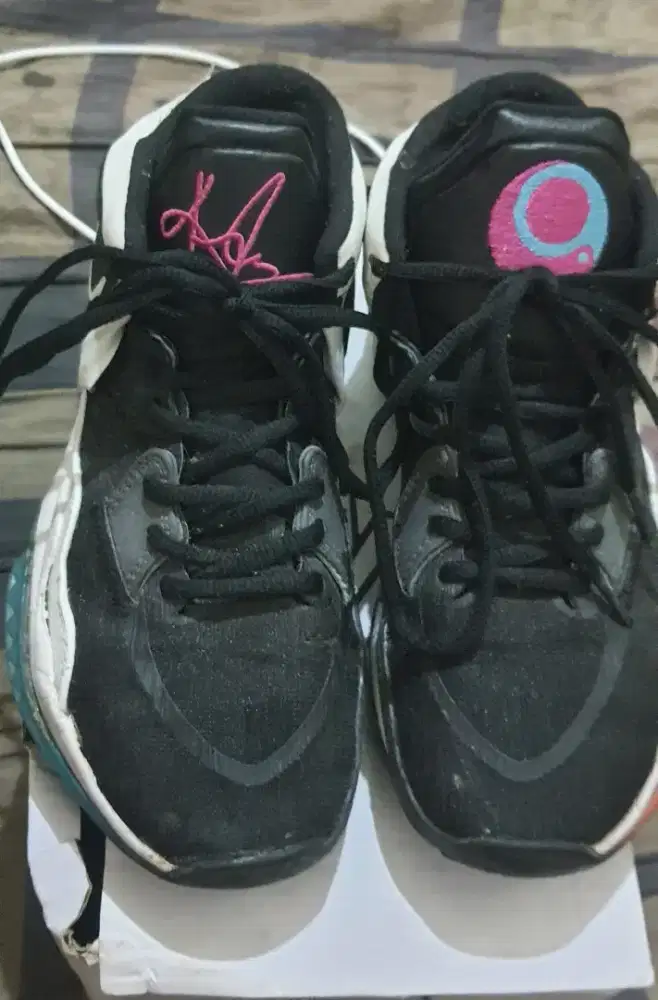 Sepatu basket pria merk Nike Kyrie 8 infinity size 38