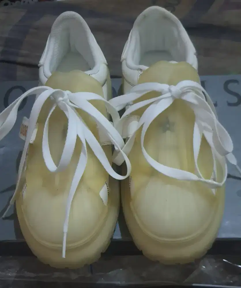 Sepatu Sneaker cewek merk Christian dior original size 35