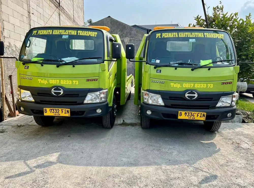 Mobil derek  / Towing Hino