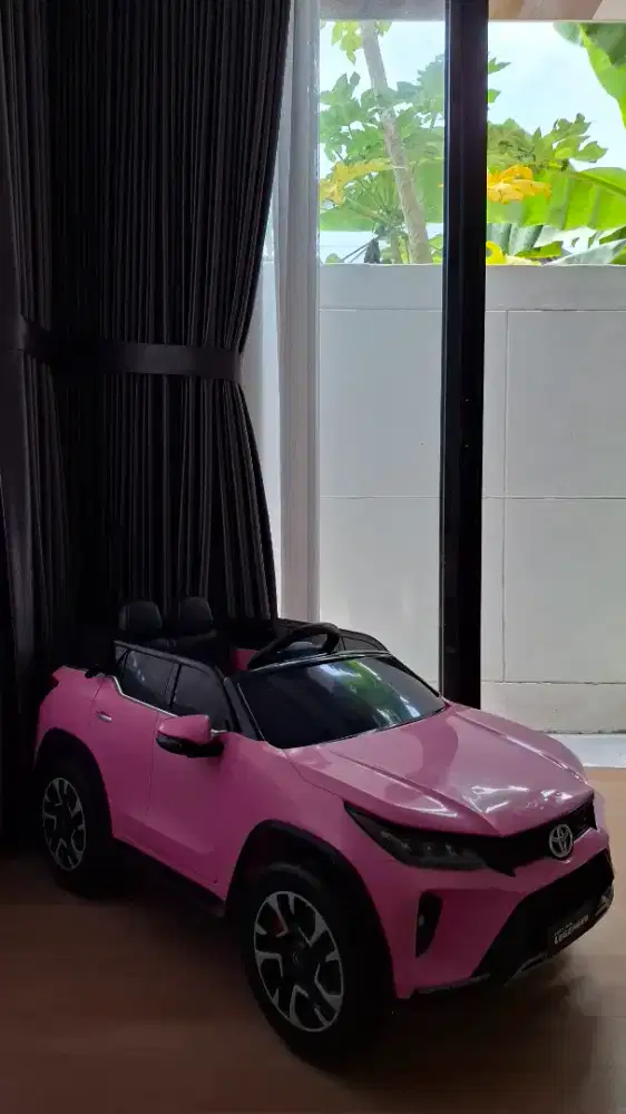 Mobil mobilan anak perempuan