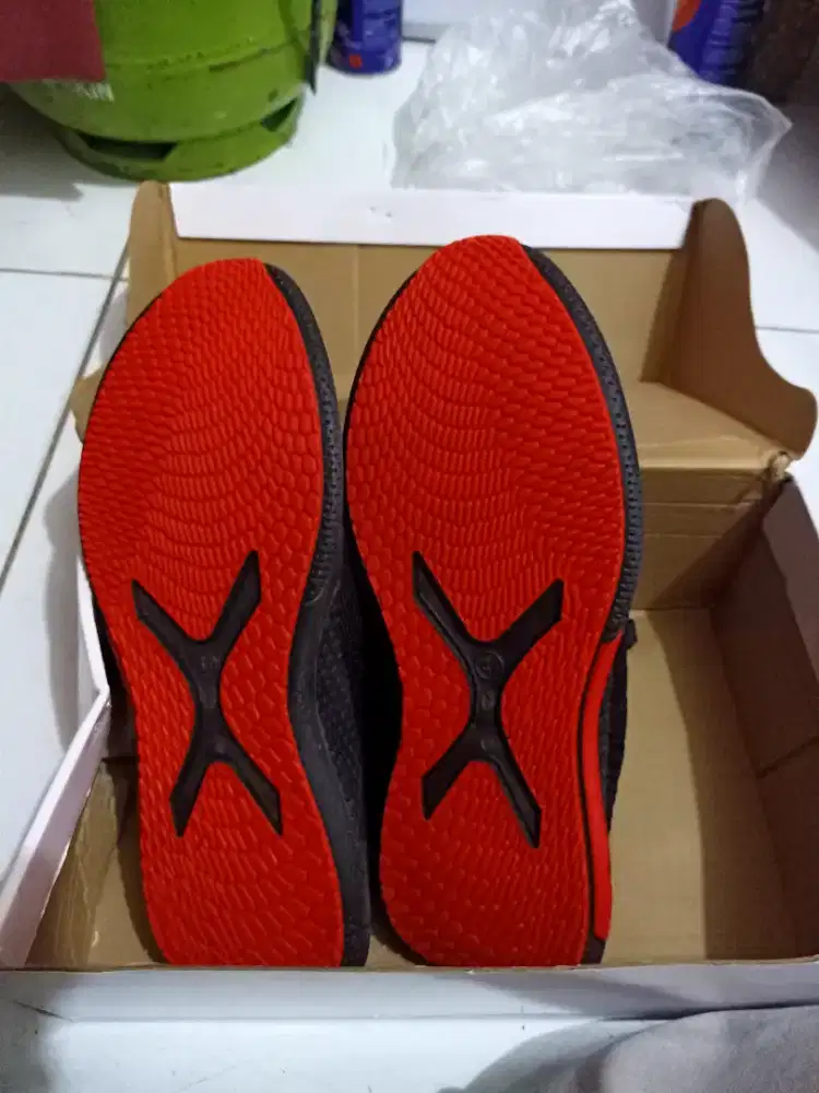 sepatu joging merk leedoo hitam 41