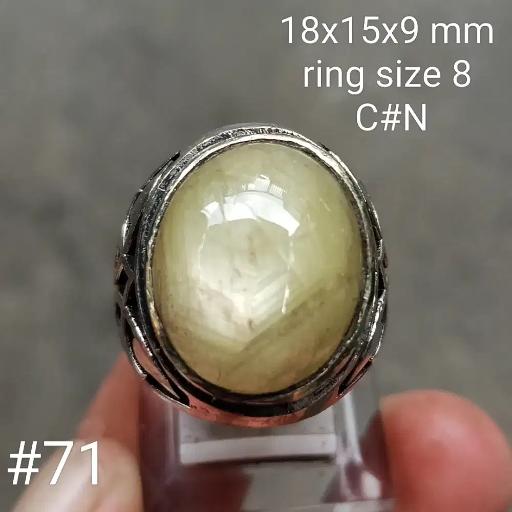 Batu permata natural yellow sapphire