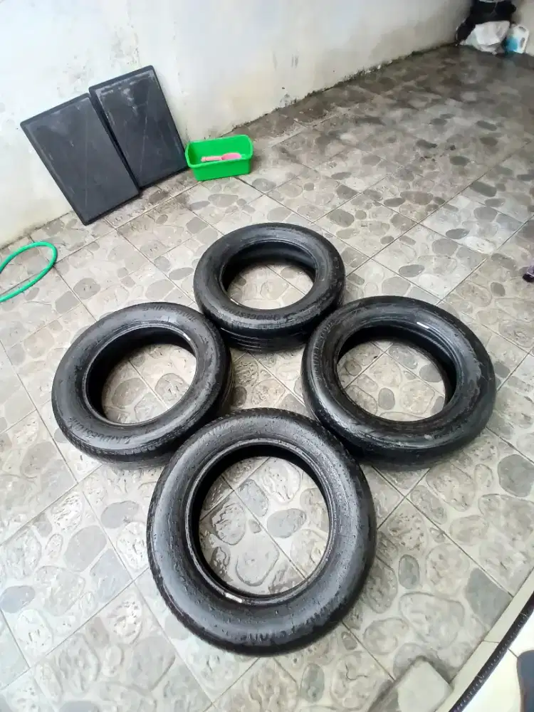Ban Mobil Bekas 205/65/16 R16 Innova Camry Mulus