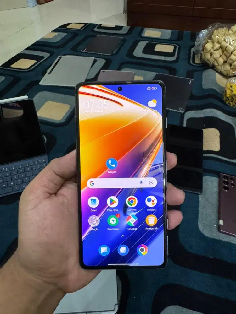 poco F4 GT 12/256 gb