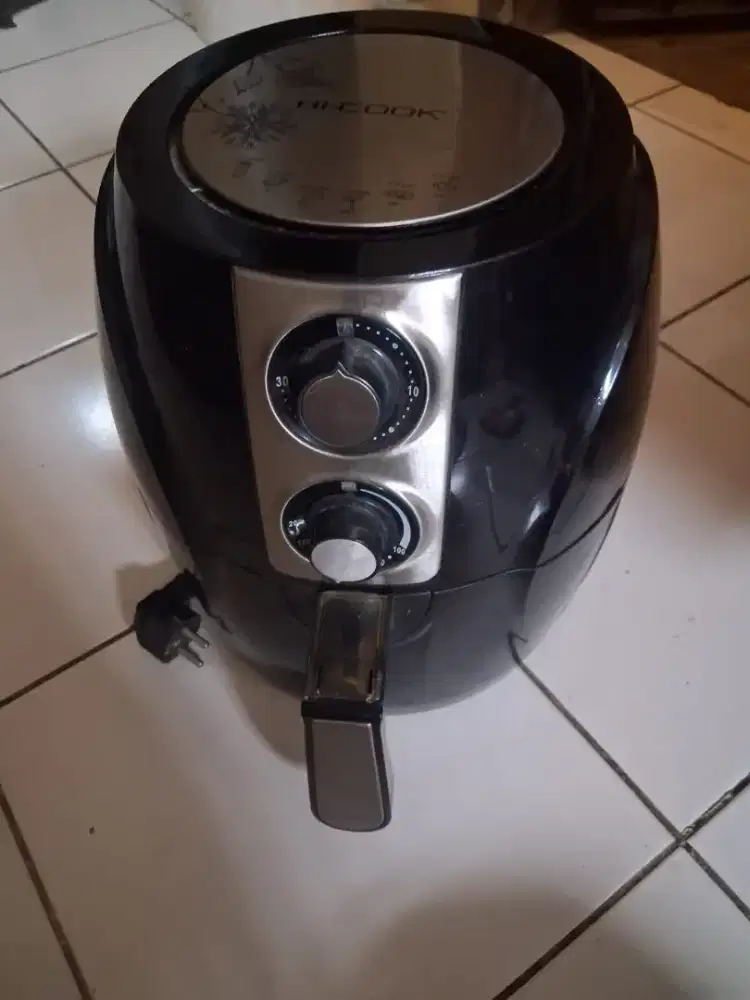 Alat air fryer untuk masak makanan