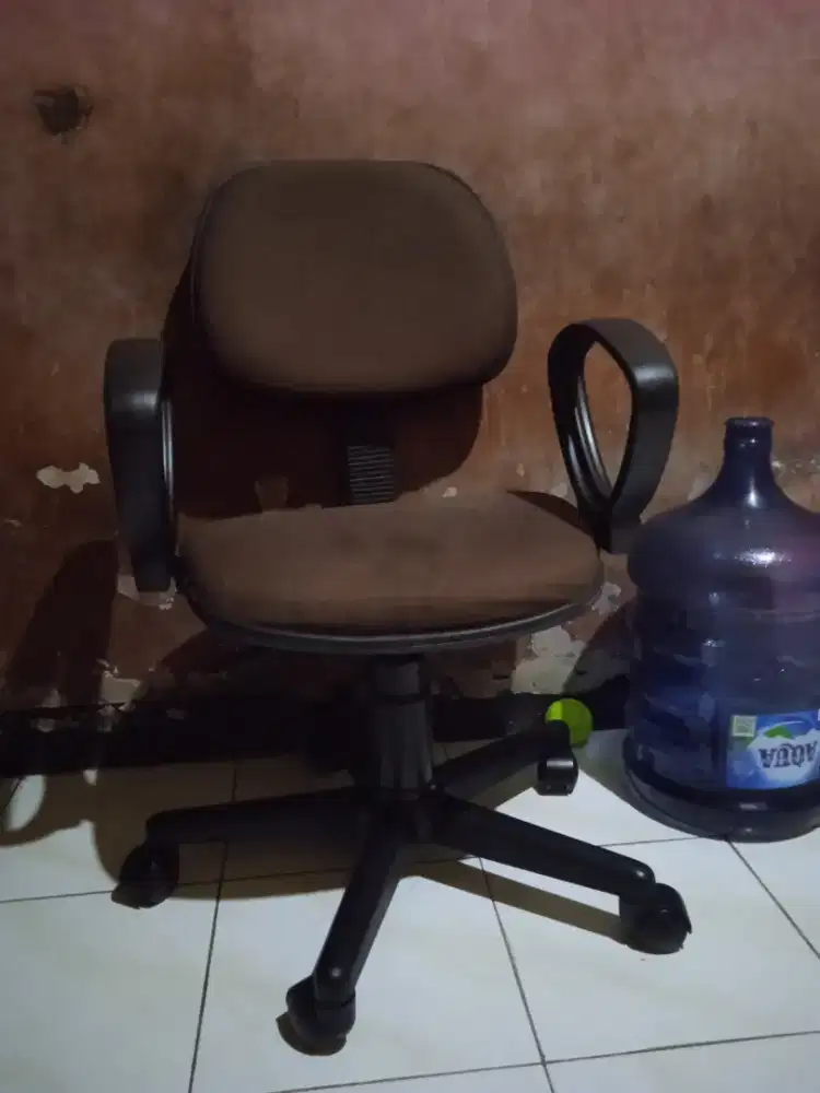 JUAL KURSI kantor.