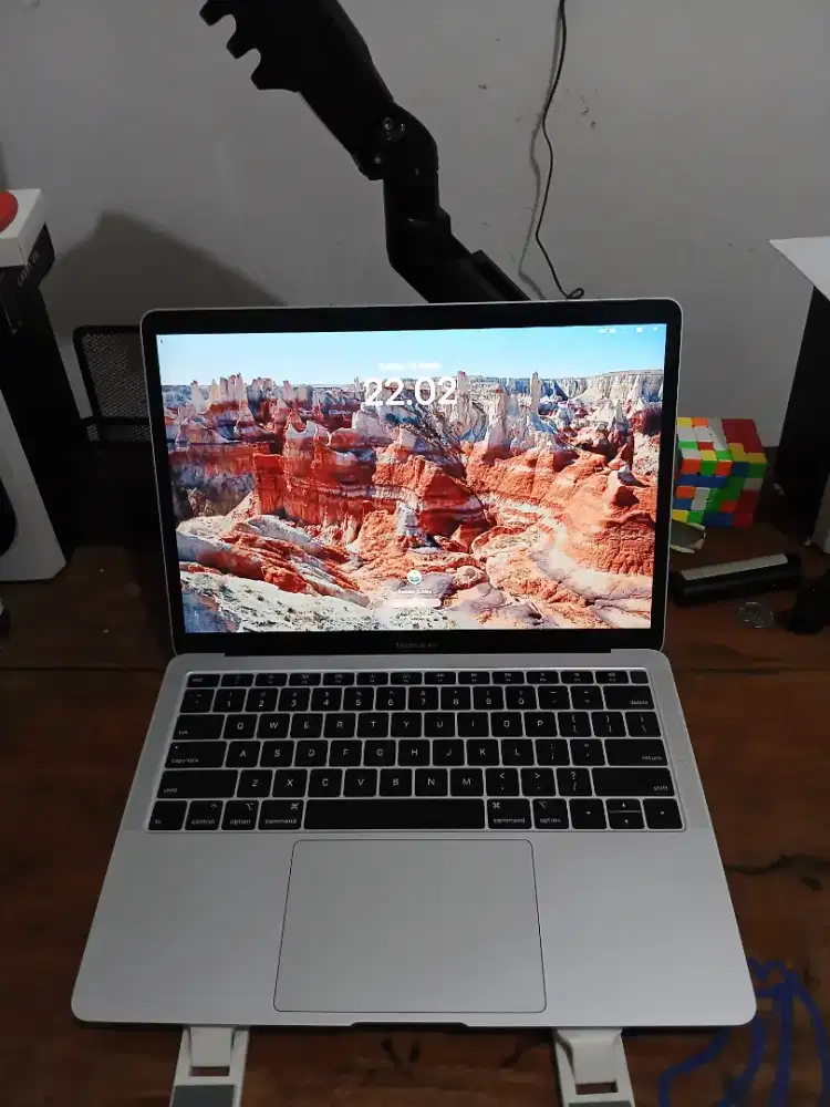 Macbook Air 2018 (A1932) Ram 8Gb ,Ssd 128Gb ,Warna Grey Fullset