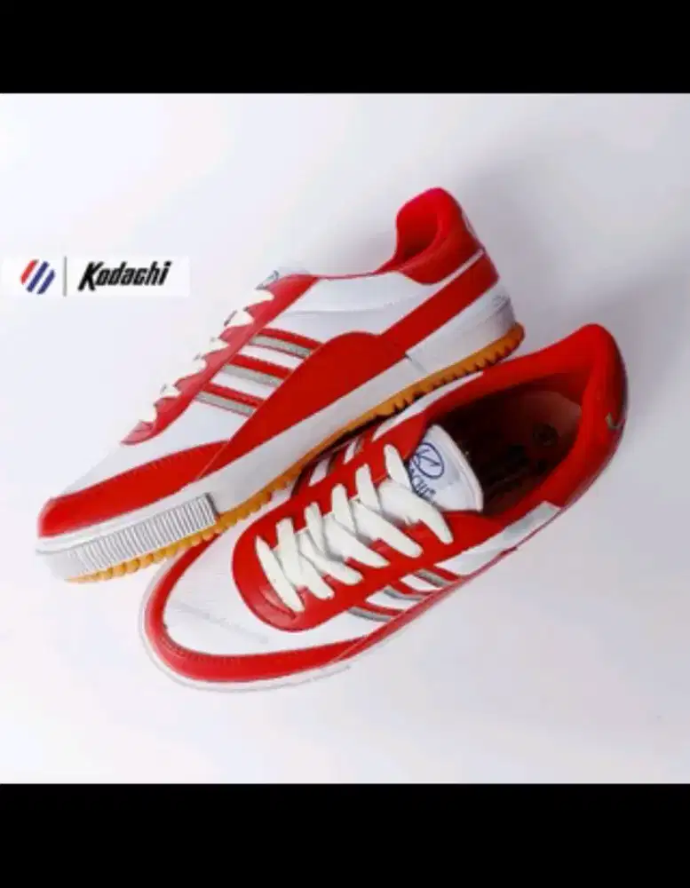 Sepatu batminton Kodachi uk 37