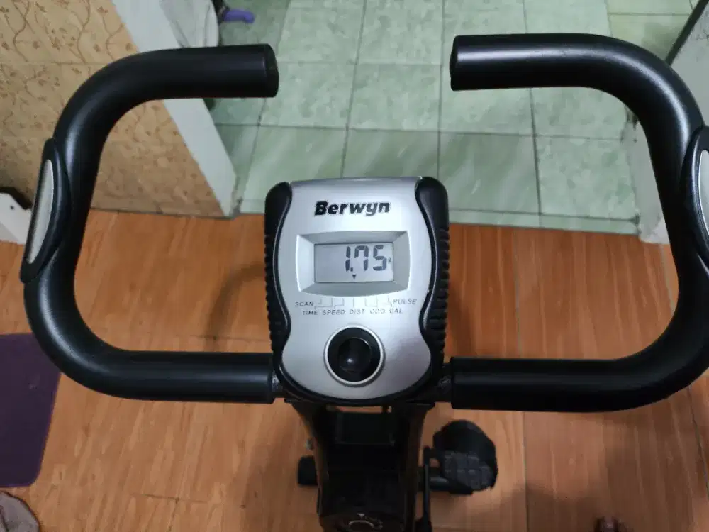 sepeda gym statis berwyn ns 654