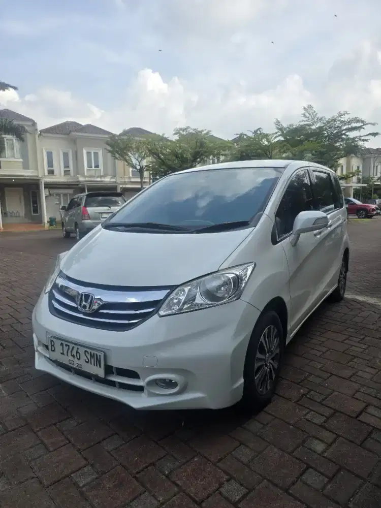 Honda Freed PSD 1.5 A/T 2013