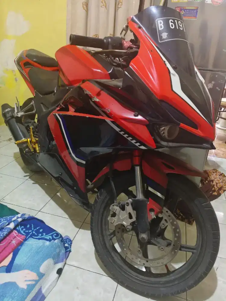 HONDA CBR150R 2015