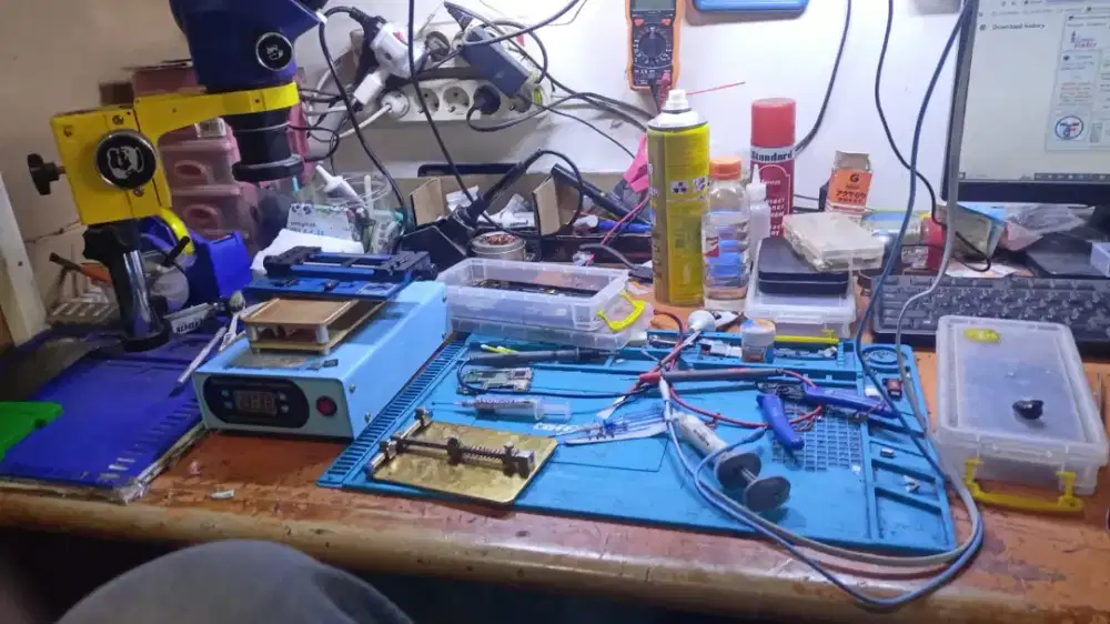 Teknisi HP dan Laptop Berpengalaman