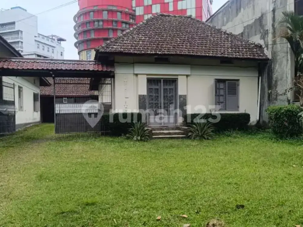 Rumah Di lingkungan Prestige Pratista di Pusat Antapani 1.5 Lantai