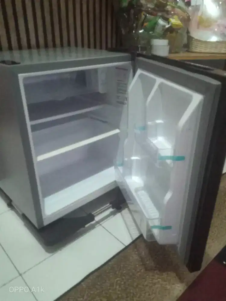 kulkas Polytron portable