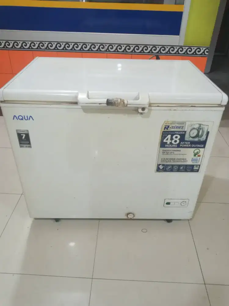 Di jual frezer merk aqua spesifikasi seusai di Fofo