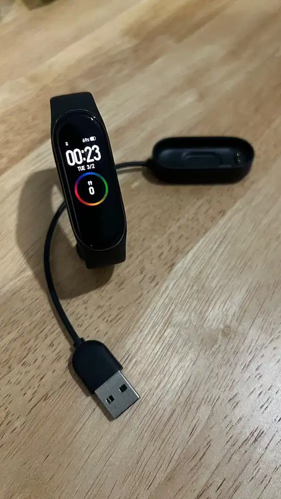 Jam Xiaomi band 4