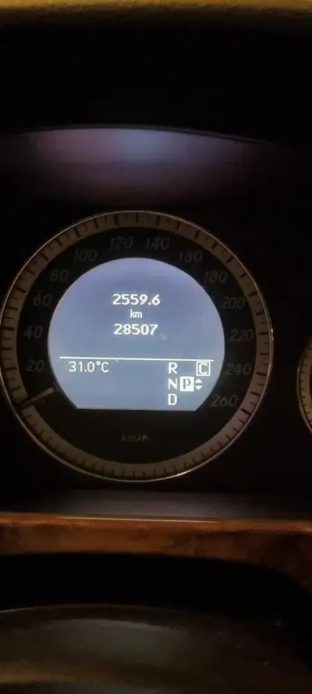 MERCEDES-BENZ W212 E300 Elegance V6 3.0L AT 2010