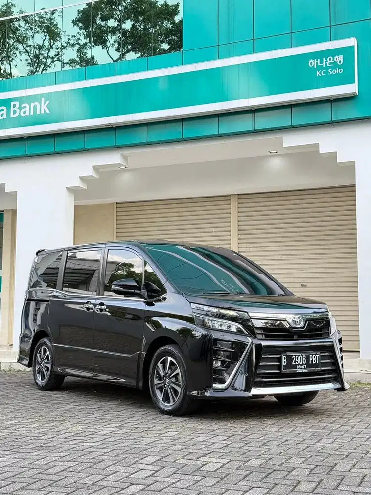 (DP 10 Jt) TOYOTA VOXY 2.0 AT 2017 ISTIMEWA / VOXY 2018/2019