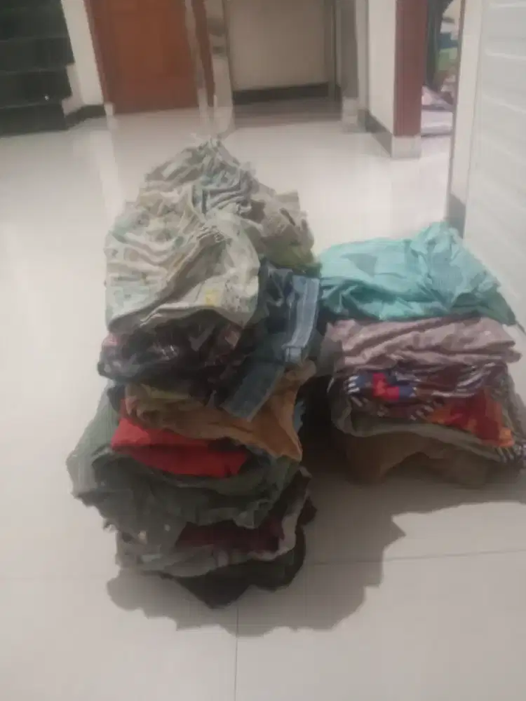 Sumbangkan baju untuk kaum bencana alam