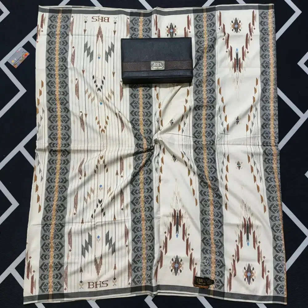 Sarung BHS SGE GOLD Full Sutera Spunsilk 210 second istimewa
