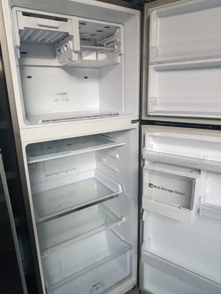 D jual kulkas kondisi bgus