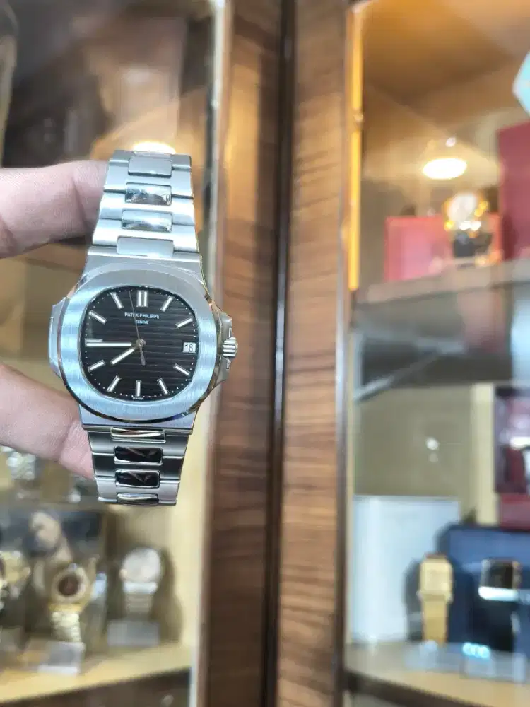 Jam tangan patek Philippe Nautilus