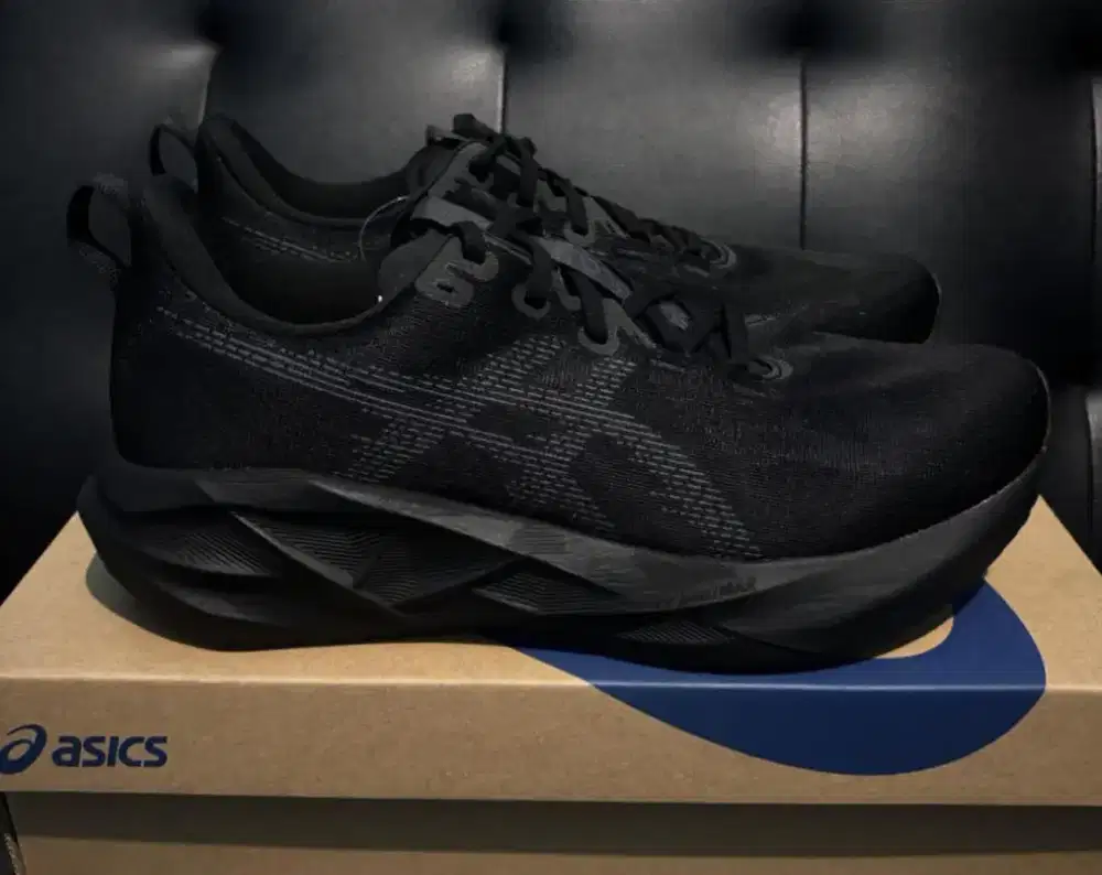 JUAL CEPAT! Asics Novablast 5 Men Original BNIB Full Hitam_

NO MINUS