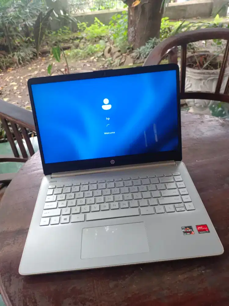 Laptop HP 14s-fq0xxx Ryzen 5 4500U Amd radeon Grapic 8/512 NETT