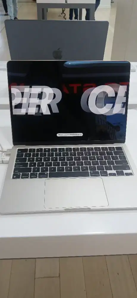Macbook Air M2 256 Gb resmi garansi Ibox