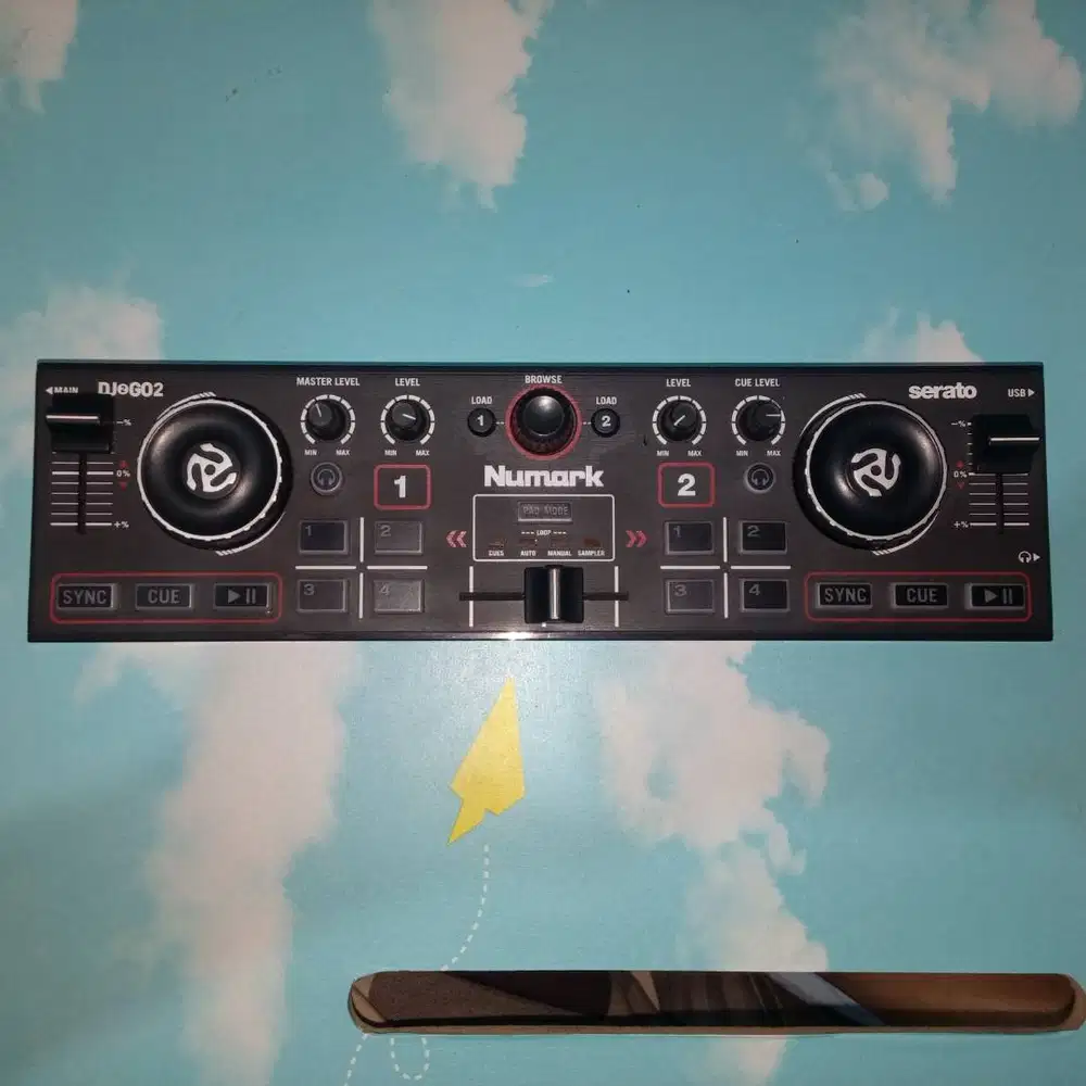 NUMARK DJ2GO2 Pocket DJ Controller with Audio Interface Second