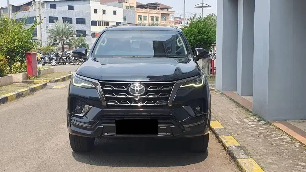 Toyota Fortuner 2.7 SRZ GR Sport 4x2 Bensin 2022 Hitam Km.28rb