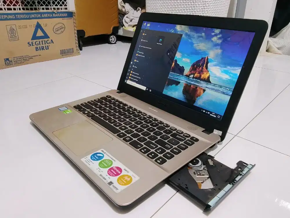 Game/Desain ASUS Vivobook Core i3 Ram 8Gb drr4 Hdd 500Gb Nvidia 920Mx