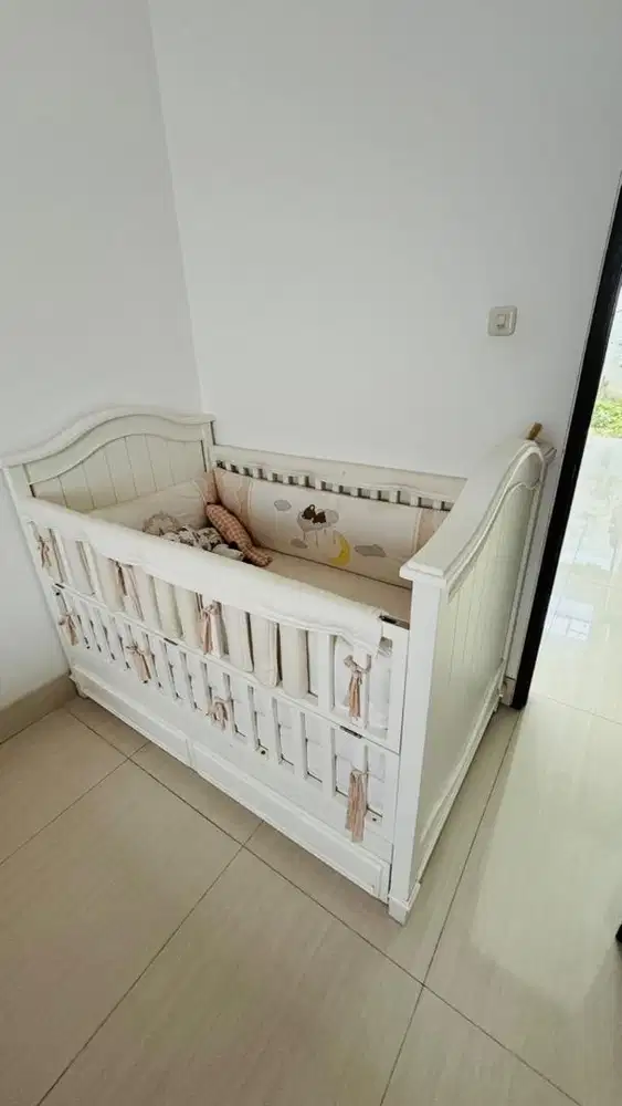 Ranjang bayi kondisi baik