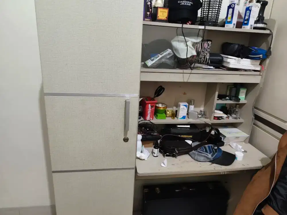 Meja belajar masih sangat bagus